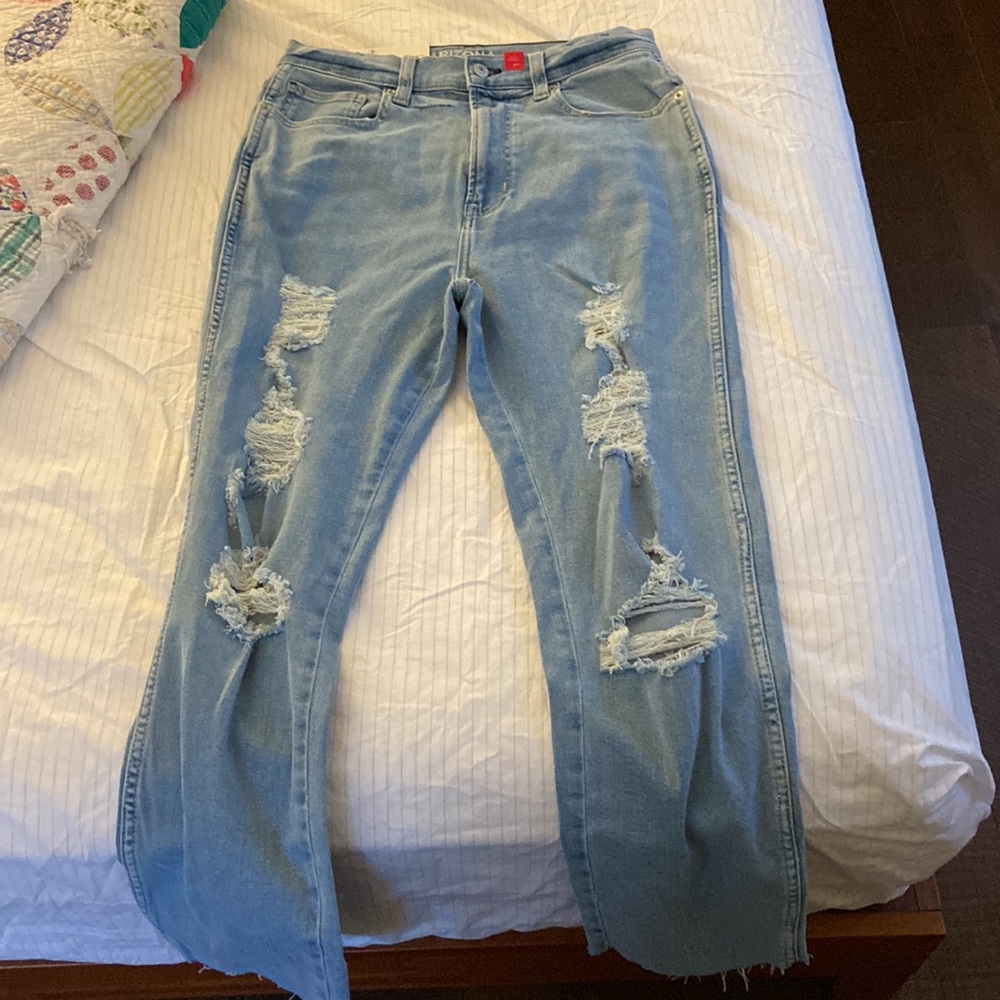NWT Arizona Jean Company Jrs Size 11 distressed jeans